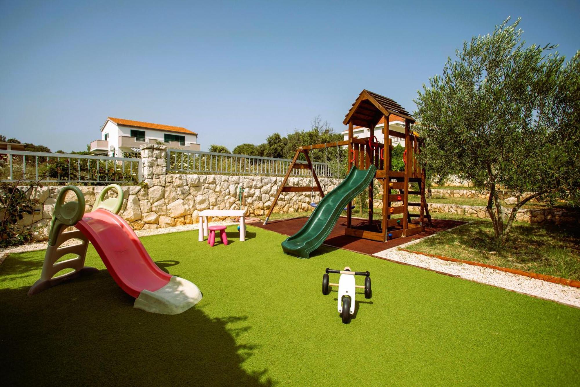 Holiday House Nena With Pool Vinisce Exterior photo